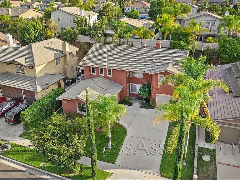 1358 Baldwin St — Photo 39