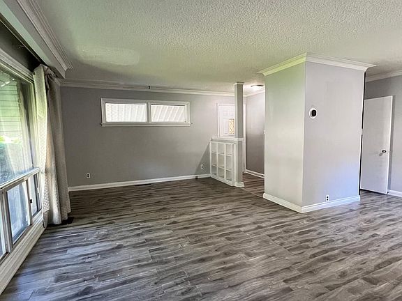 3rd image of 21 Mackinac Cres