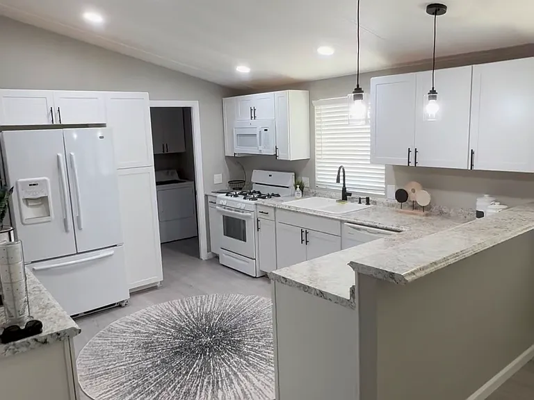 1946 Castleberry Ln — Photo 13