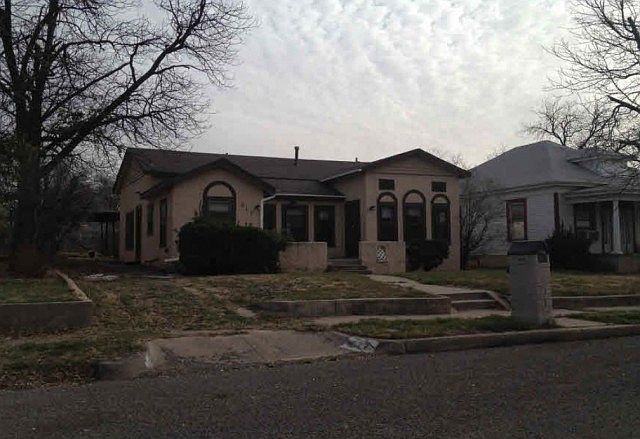 2nd image of 317 W Avenue B