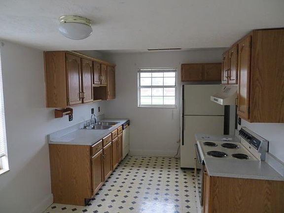 4th image of 3541 Amberway Ct