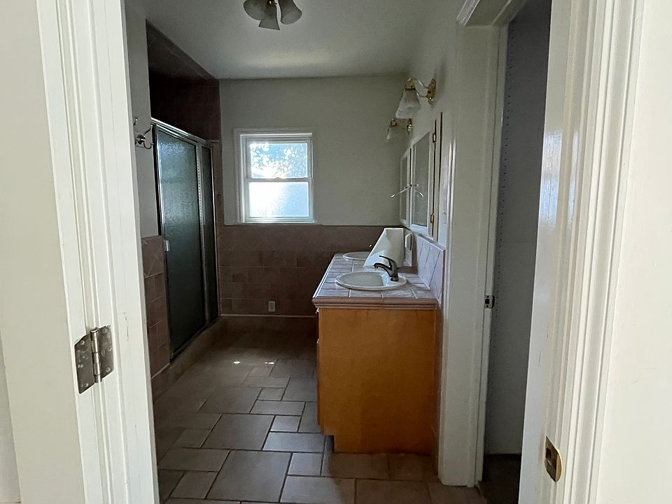 1st image of 1047 N Parish Pl