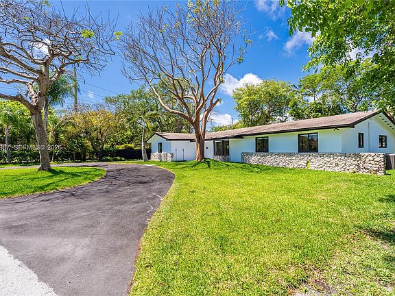 4th image of 17737 SW 86th Ave