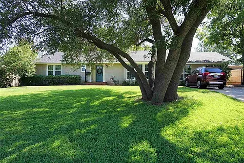 1607 Arlington St Photo 1