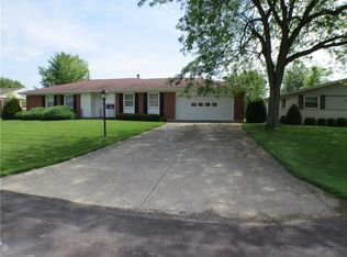 110 Valleyview Dr, Wapakoneta, OH 45895