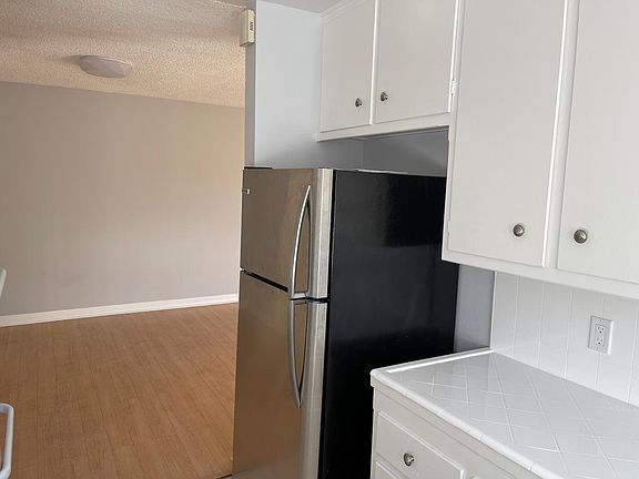 5th image of 1015 E Wilson Ave #8