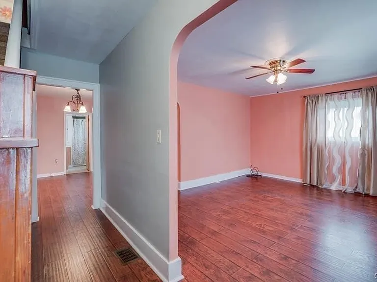 637 Coffeen St — Photo 16