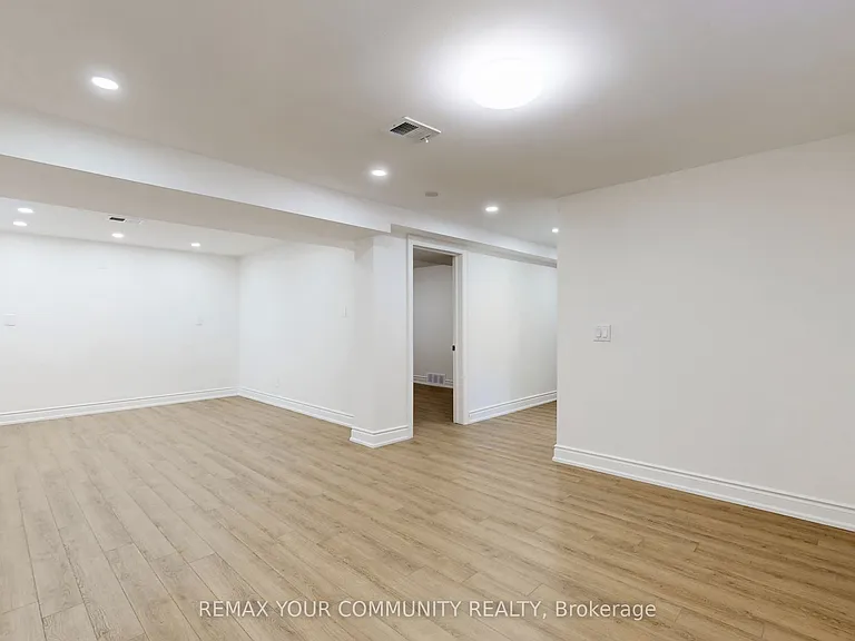 135 Searle Ave — Photo 28