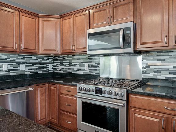 5th image of 73 Lobdell Dr