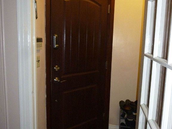 SOLID BRICK 1 FAMILY DUPLEX IN THE HEART OF MIDWOOD....