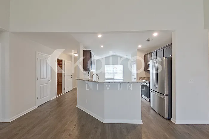 102 Lord Effingham Way — Photo 7