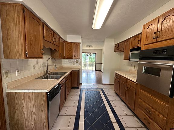 4th image of 76 Bayview Dr