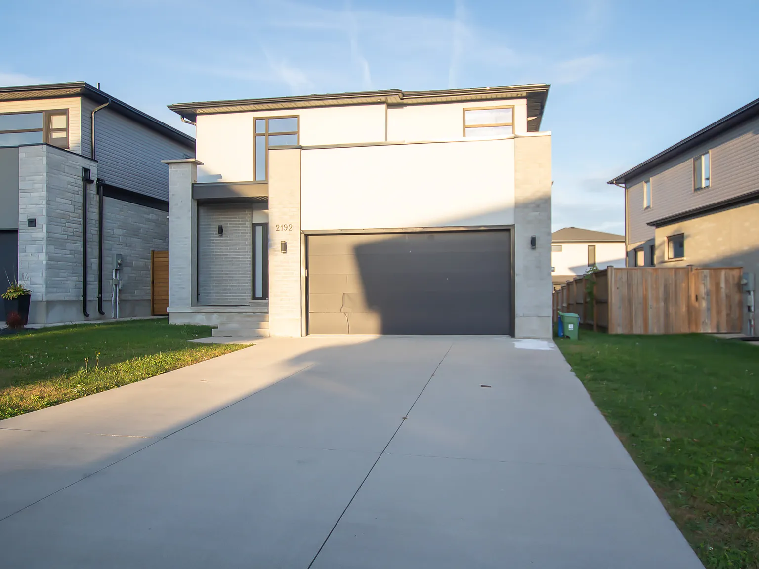 2192 Debra Drive London — Photo 2