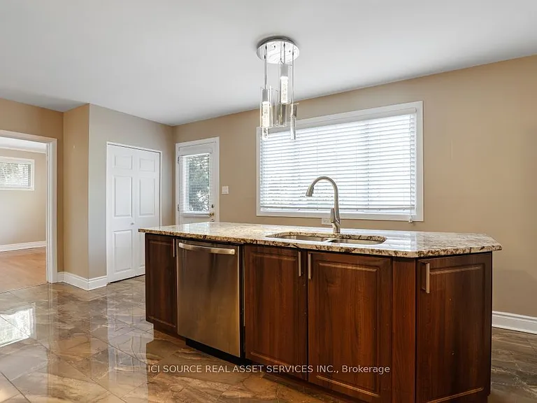 1371 Kilborn Ave — Photo 17