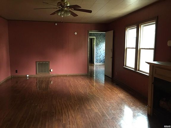 3rd image of 900 E Main St