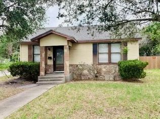 105 E Avenue H, Robstown, TX 78380