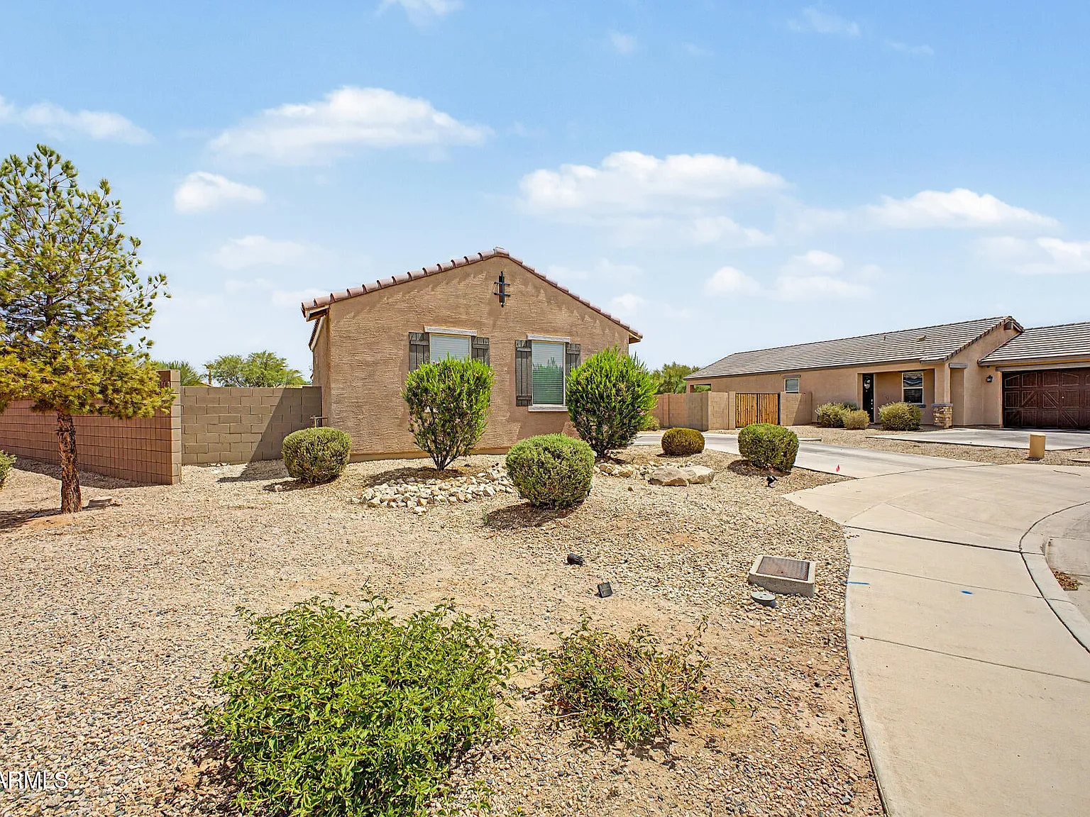 4 bed, 1574 sqft, $2,000 — Photo 2