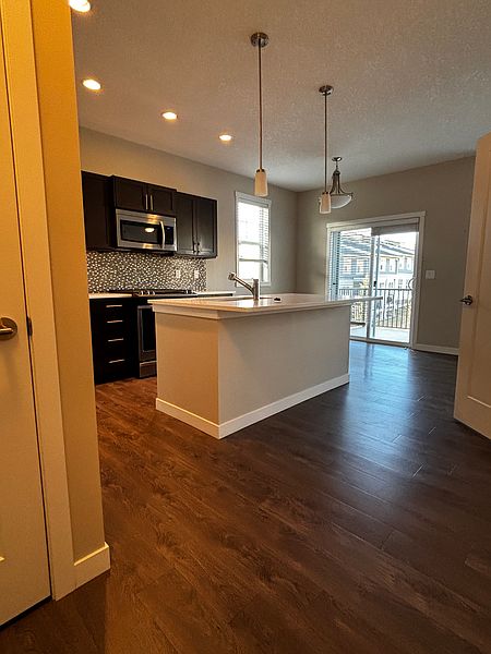 Calgary Townhouse for rent - 2 Bedrooms — photo 4
