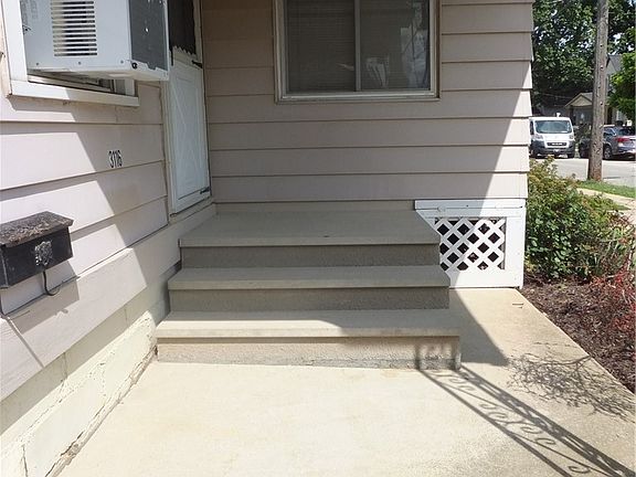 3rd image of 3116 Saratoga Ave