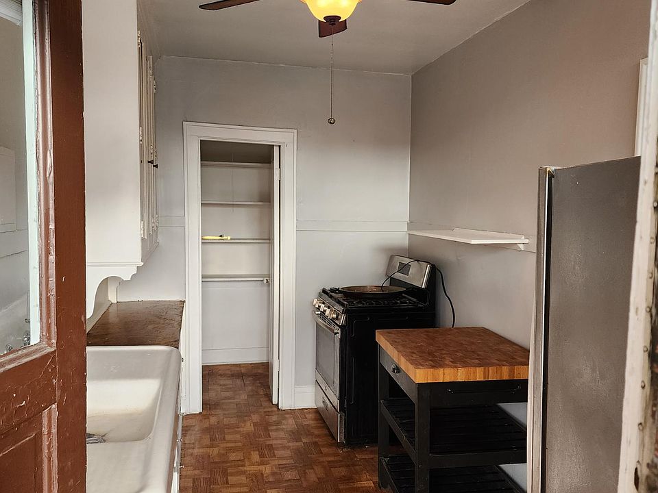 1st image of 1035 Superior St APT 3E