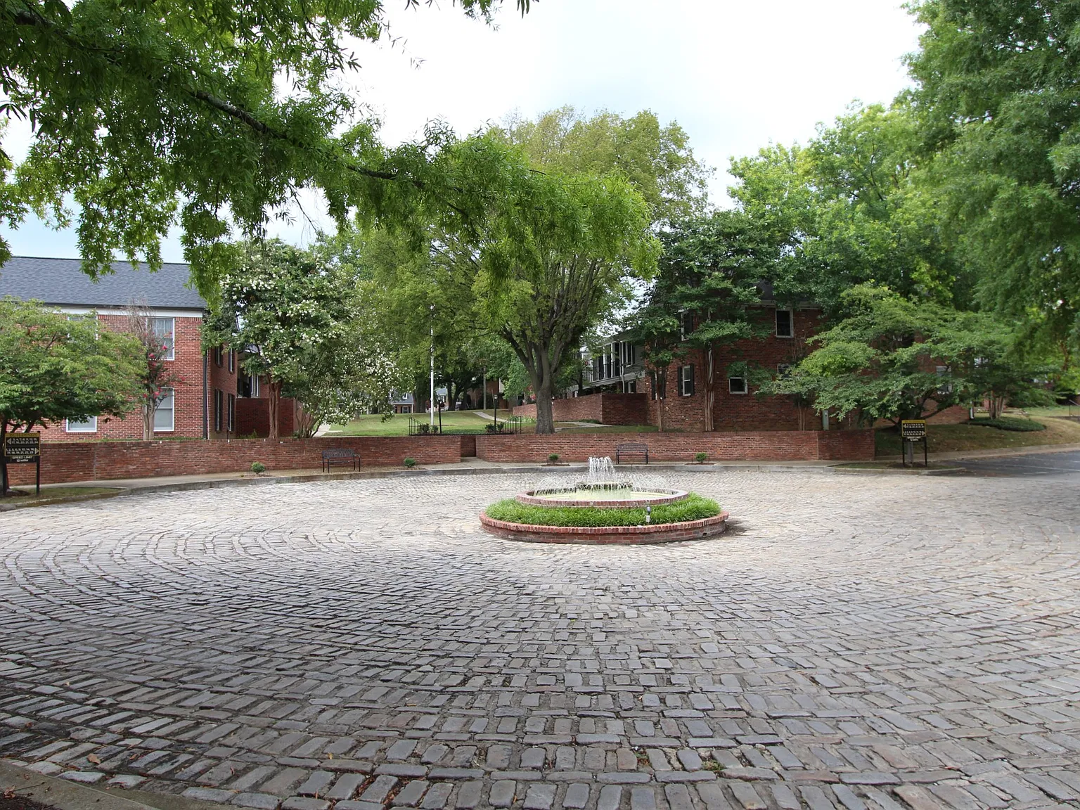 1 bed, 1.0 bath, 832 sqft, $1,650 — Photo 3