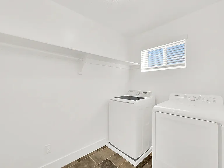 3225 E 1350 S — Photo 20