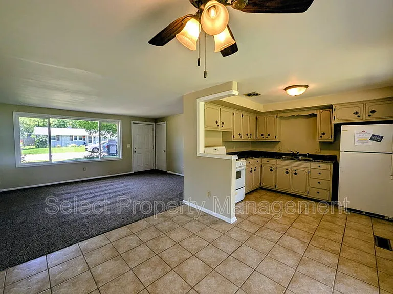 1419 Aberdeen Ln — Photo 7