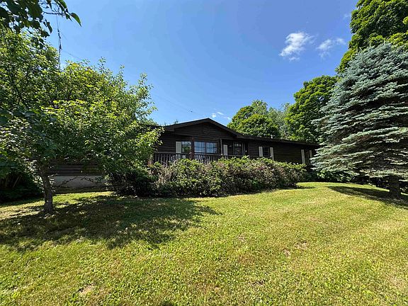 3rd image of 5 Camelot Drive