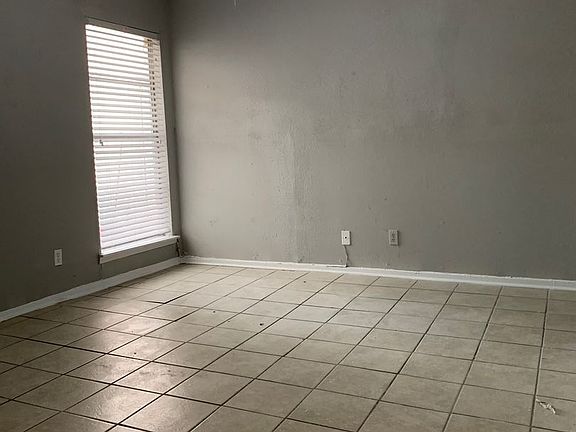 5th image of 1920 Valley Hill Cir #B