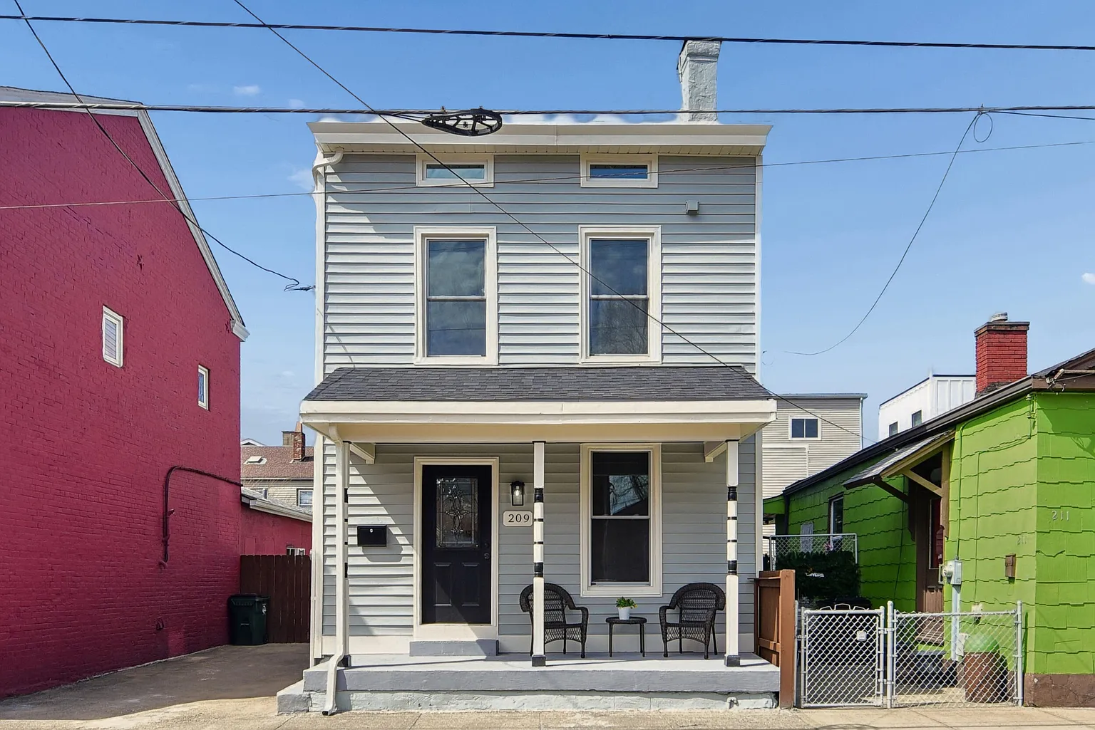 209 E 8th St photo 1