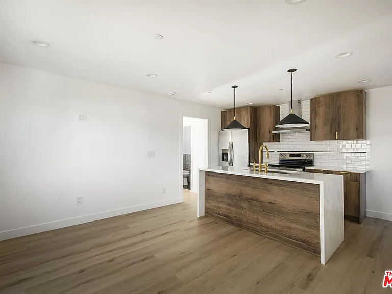 2653 Vineyard Ave — Photo 4