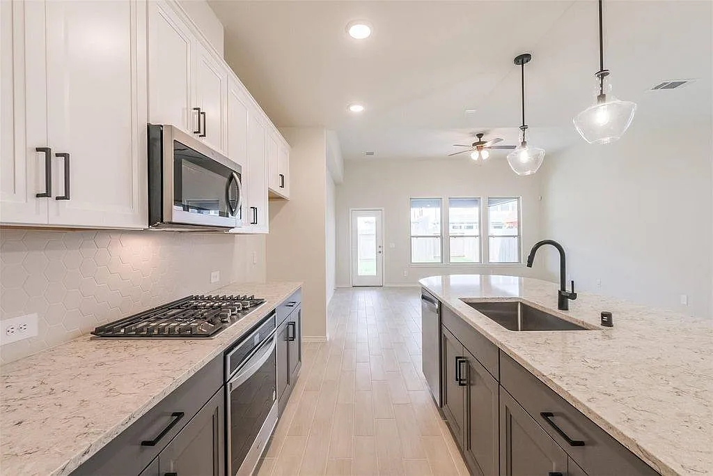 3409 Ovids Orchard Dr in Houston, TX 77025 — Photo 3