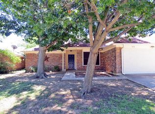 1010 Pierce Arrow Dr, Arlington, TX 76001
