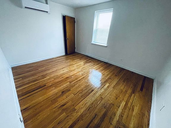 3rd image of 1742 W 6th St #2