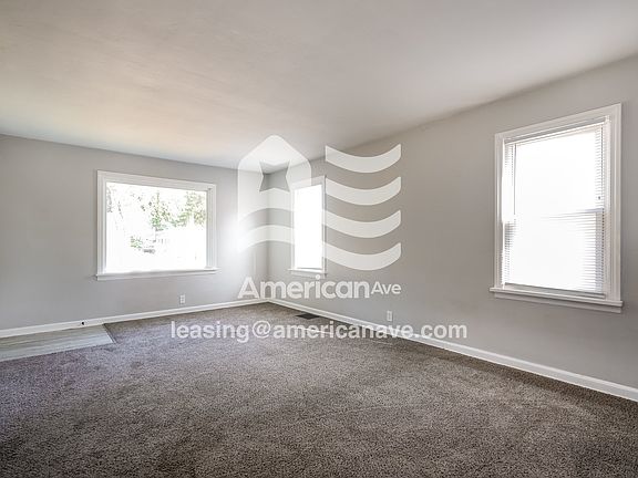 1066445_003_living_room_13983827.jpg