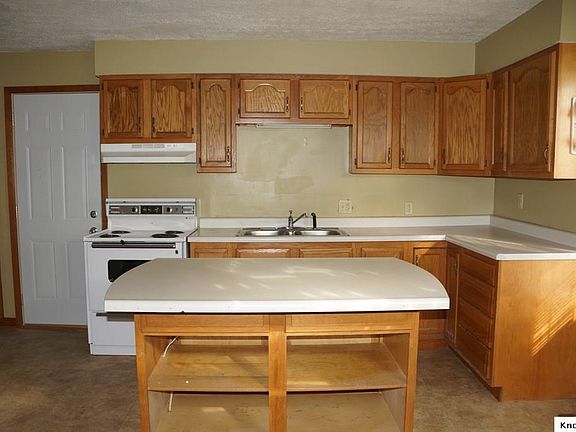 5th image of 903 W Burgess St