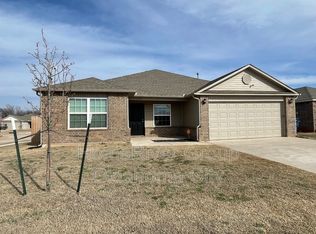 1016 N Scouts Court Way, Mustang, OK 73064