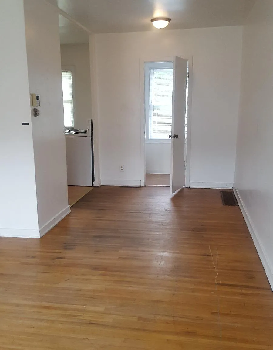 1229 W Mullan Ave — Photo 2
