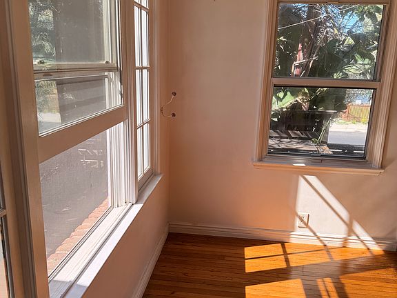3rd image of 6632 W 87th St