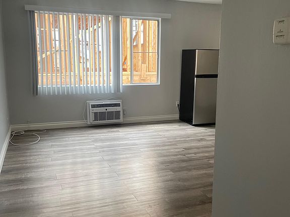 5th image of 1559 N Kingsley Dr
