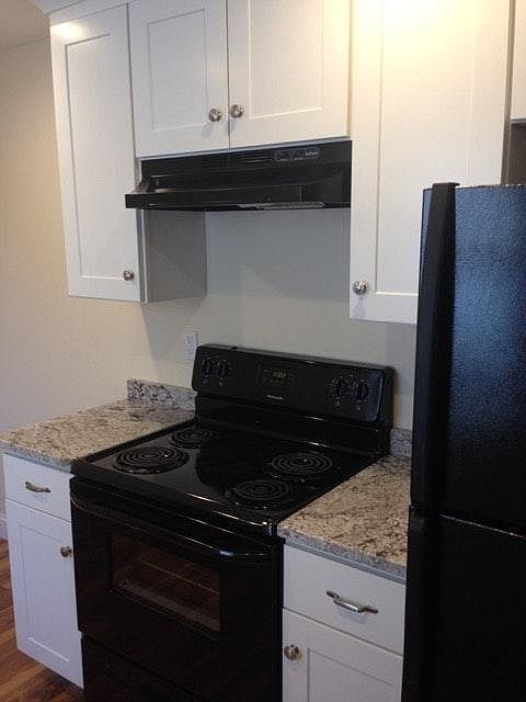 1st image of 220 Waterman St #2