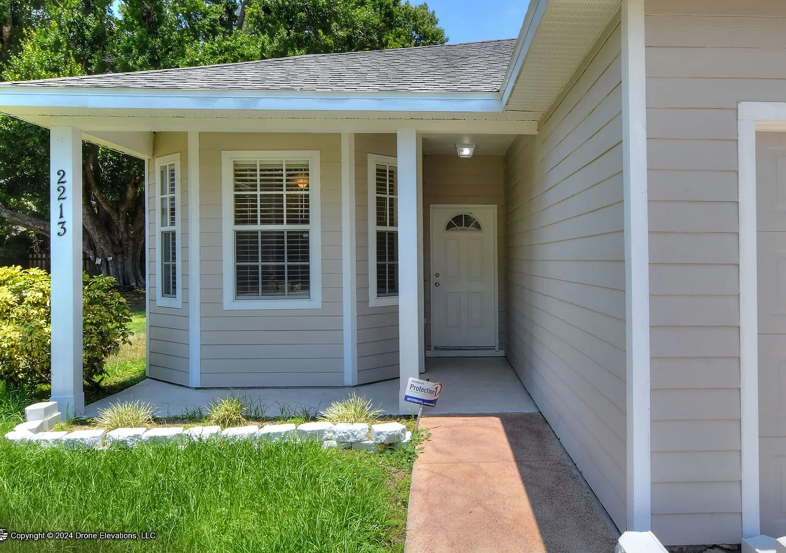 Southwest Winter Haven Home — Photo 2