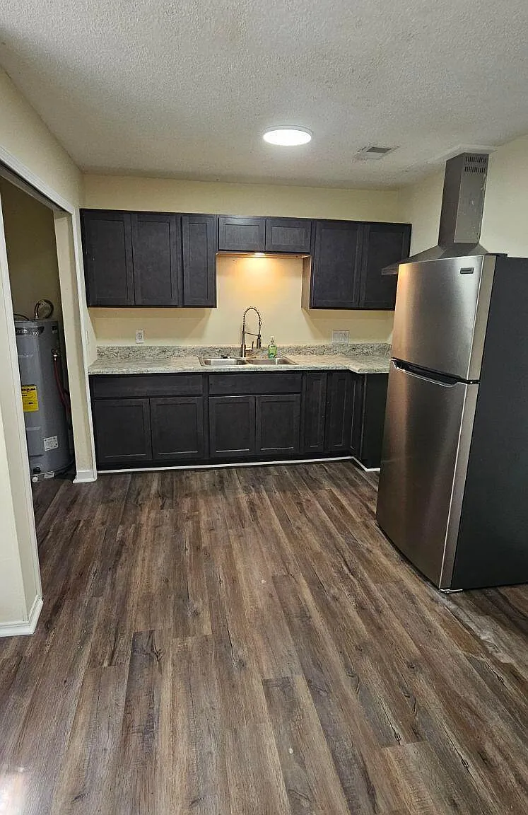 7637 Dartmoor Dr — Photo 3