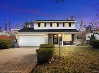 2223 Wilshire St, Westland, MI 48186