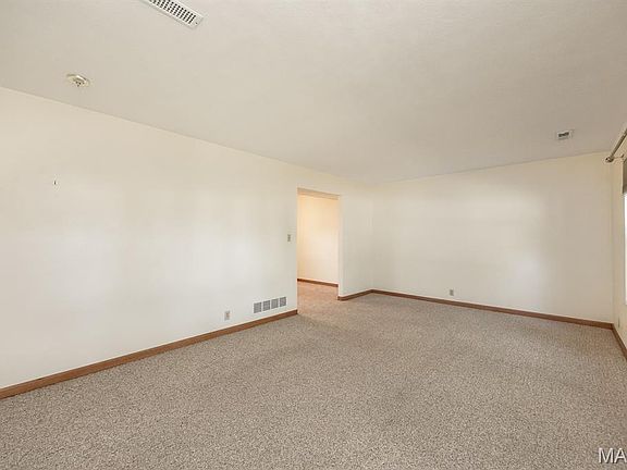 5th image of 328 Veach Dr
