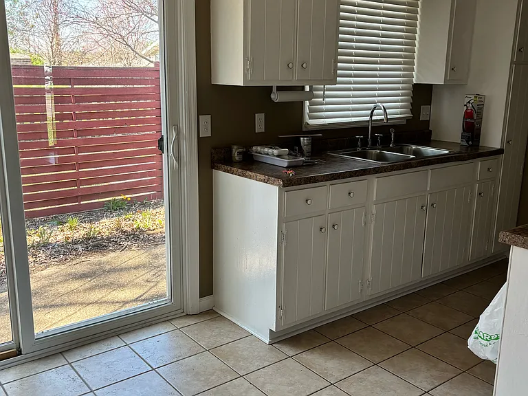 1320 S Curry Pike — Photo 12