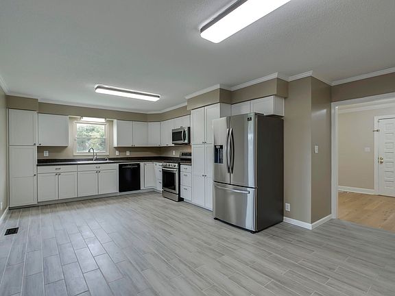 4th image of 6909 Heatherbrook Dr