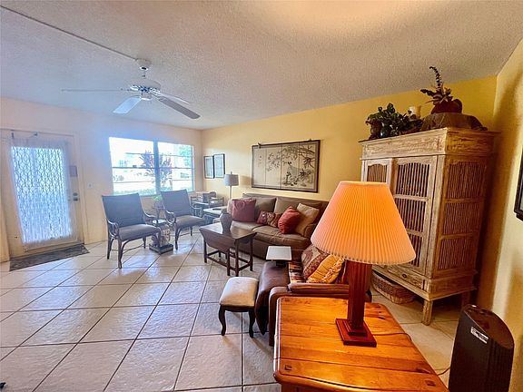 4th image of 1090 Harwood F #1090