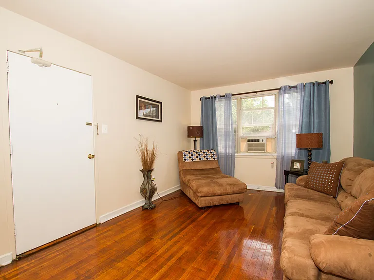 Washington Park Apartments — Photo 10