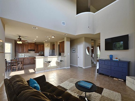 3rd image of 250 Abbey Dr